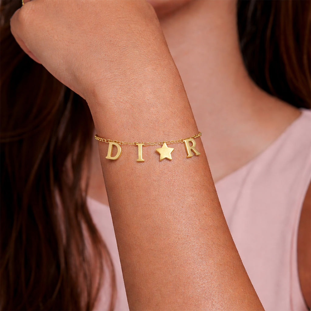 Pulsera DIOR Estilo Iniciales en Acero Inoxidable Dorado