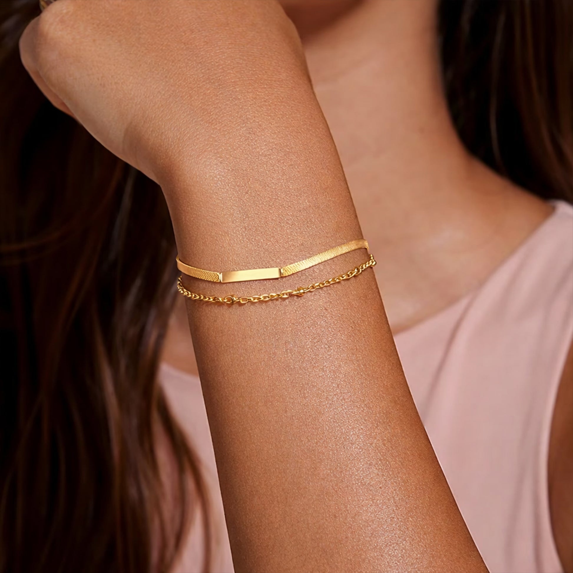 Pulsera Minimalista Dorada de Acero Inoxidable