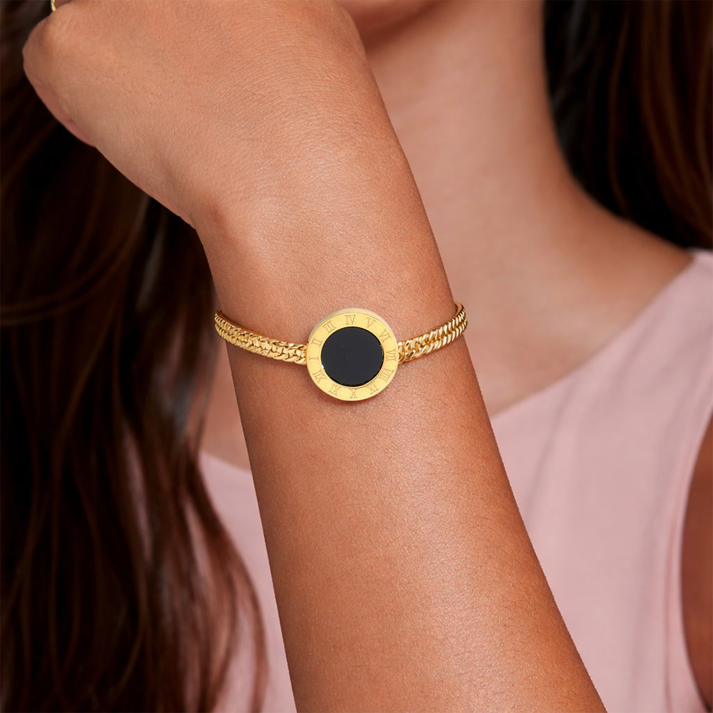 Pulsera Dorada con Dije Circular Negro en Acero Inoxidable